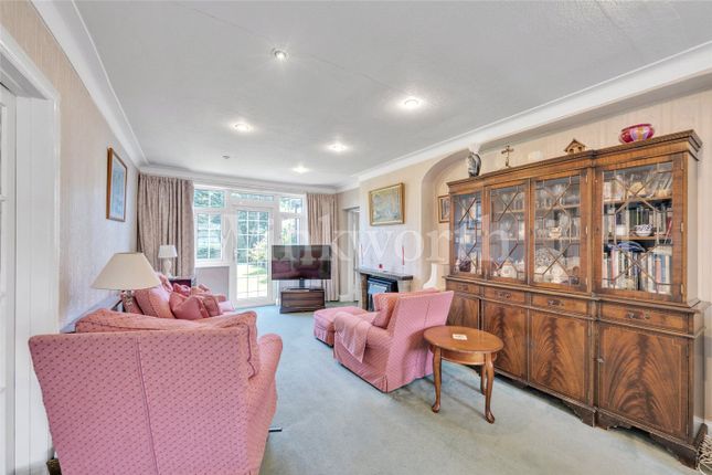 26, Sanderstead Avenue, London photo 4