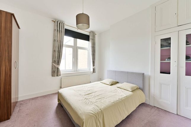 Flat to rent in The Broadway, Wimbledon, London