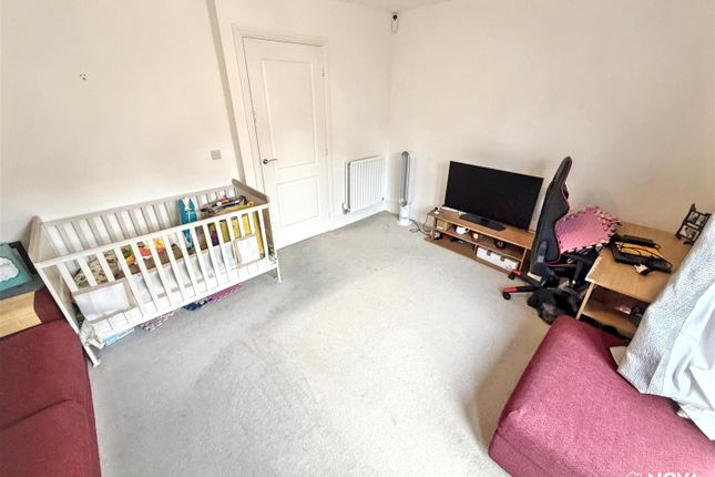 209, Armstrong Road, Luton photo 3