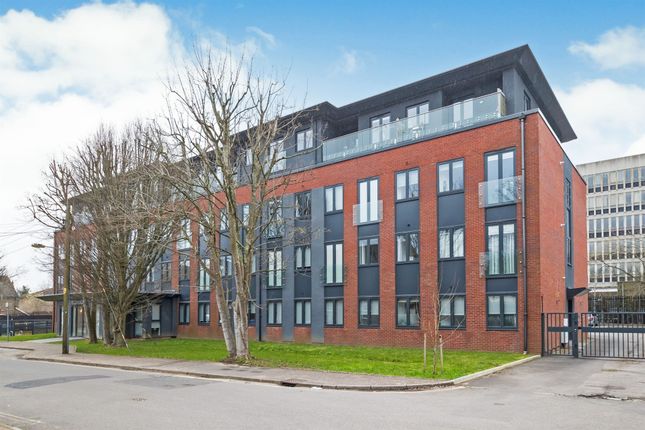 Flat for sale in East Park, Crawley