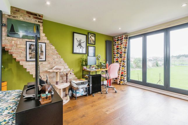 Terraced house for sale in Stirling Road, Wood Green