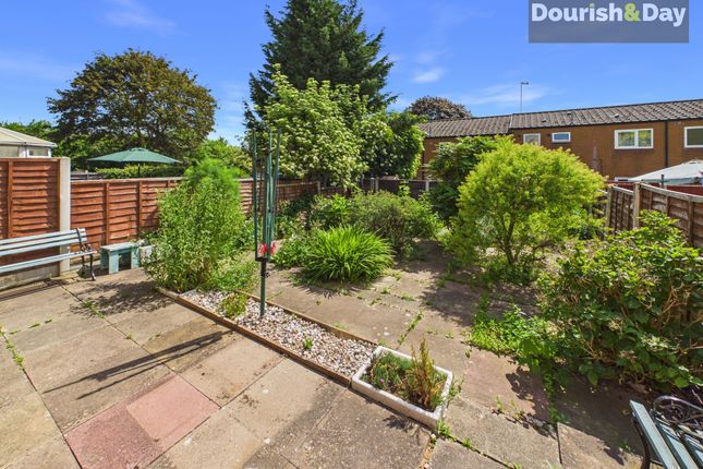 4 Shaw Gardens, Stafford photo 4
