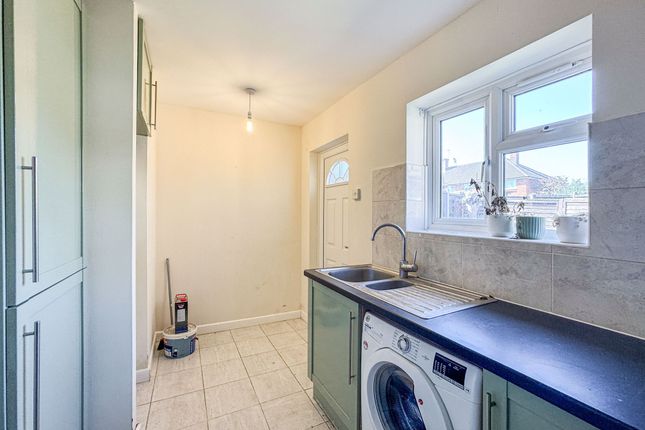21 Knebworth Path, Borehamwood photo 3