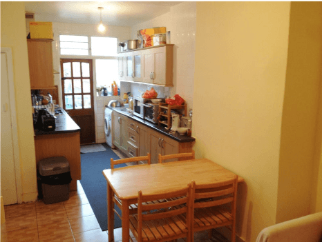 Thumbnail Shared accommodation to rent in Cleveleys Road, London
