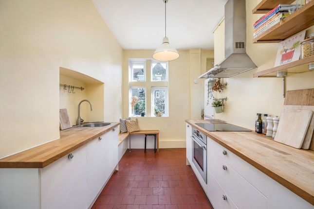 Flat 10, Cavendish Mansions, Hazelbourne Road, London photo 4