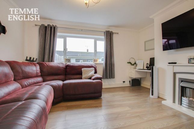 8 Matching Green, Basildon photo 4