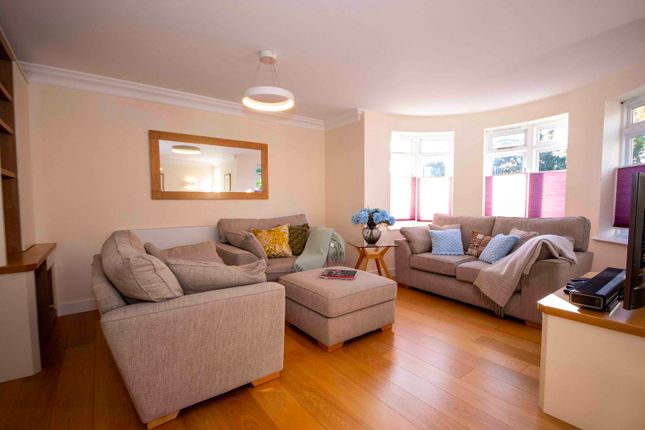 8, Knights Green, Chorleywood photo 3