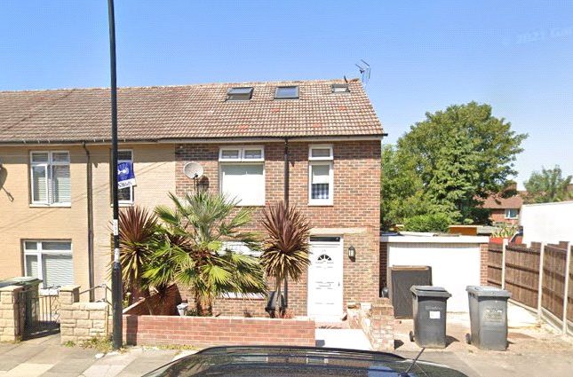 Flat to rent in Charminster Road, Eltham, London