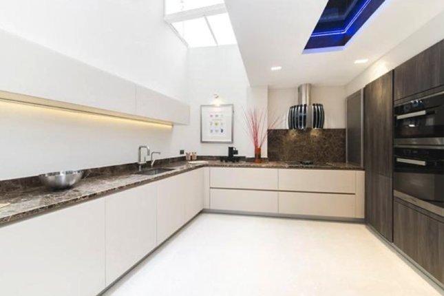 Thumbnail Terraced house for sale in Battersea Square, London