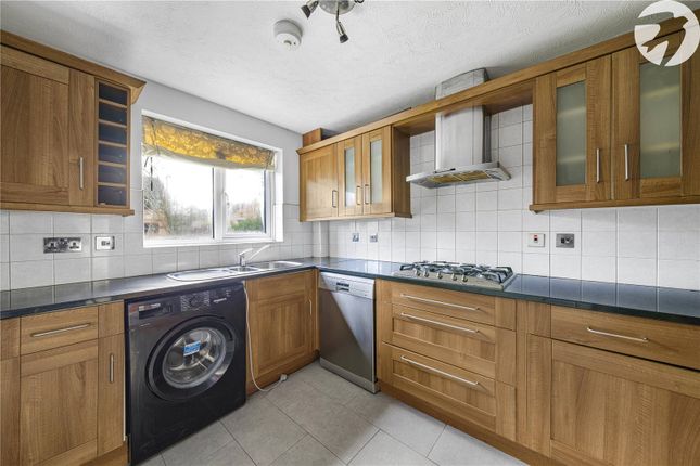 2, Foord Close, Dartford photo 3