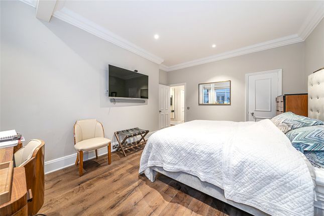 Flat for sale in Sloane Gardens, London