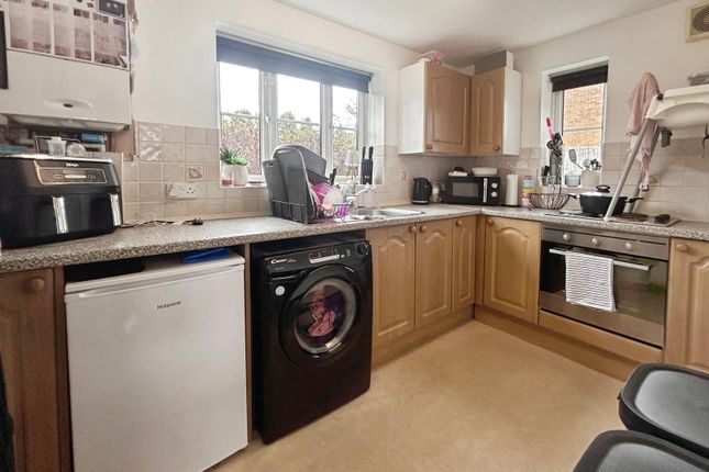 67a, Lancaster Close, Thatcham photo 4