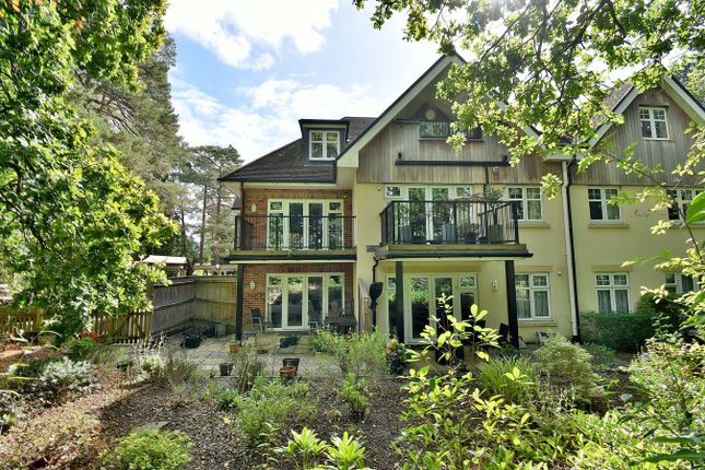 Flat 10, Glade Lodge, Carroll Avenue, Ferndown photo 2