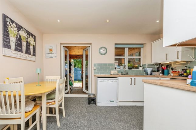21, Wharrad Close, Alcester photo 4