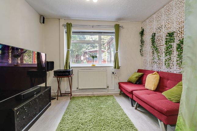 8, Southfield Way, St Albans photo 4