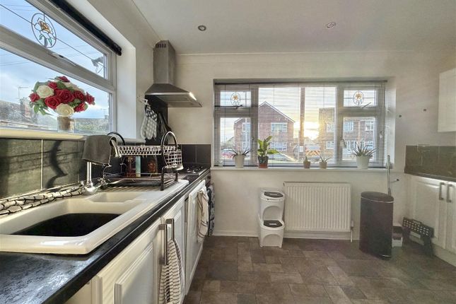 6, Chatsworth Gardens, Clacton-On-Sea photo 4