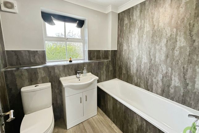 25 Bracken Hey, Clitheroe photo 4