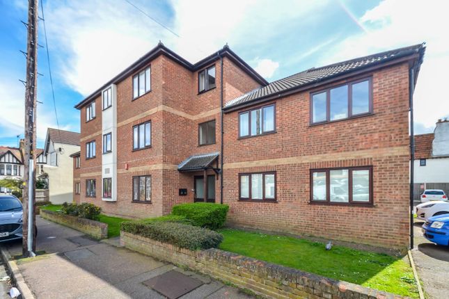 Thumbnail Flat for sale in Queens Court, Queens Avenue, Leigh-On-Sea