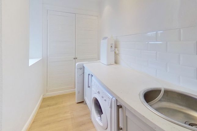 21 Trelawn Avenue, Leeds photo 2
