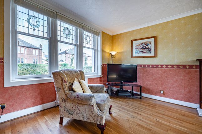 18 Thorn Drive, Burnside, Glasgow photo 5