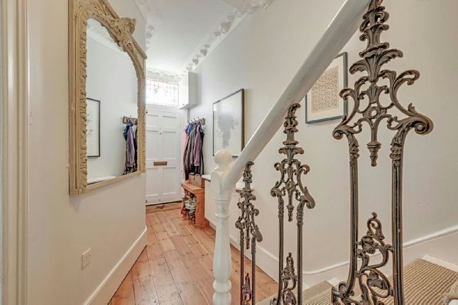 35, Parolles Road, London photo 4