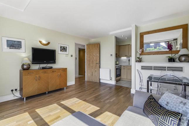 Apartment 22, Consort Rise House, 203 Buckingham Palace Road, London photo 4
