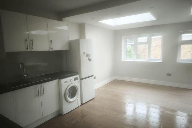 149, Sherringham Avenue, London photo 2