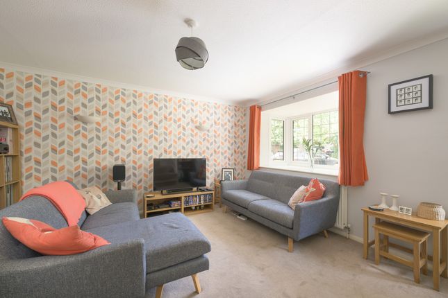 6, Charlotte Way, Marlow photo 4
