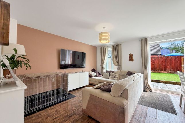 18 Bluebell View, Caerphilly photo 2