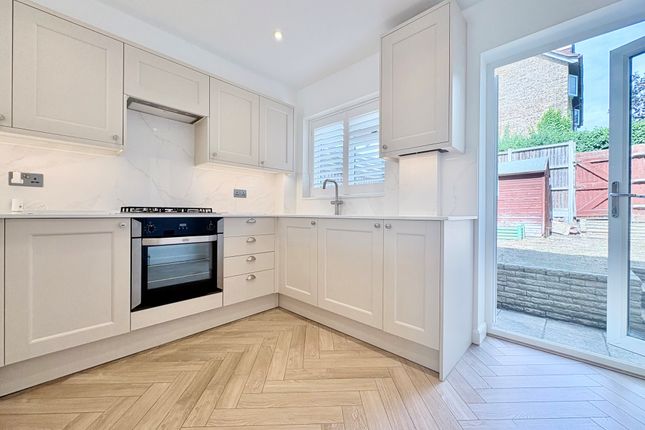 34, Ladywood Road, HERTFORD photo 2