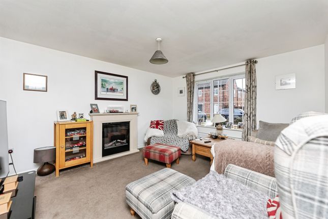30, Warren Court, Pontefract photo 2