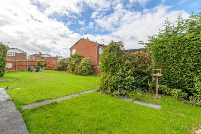 74 Latham Avenue, Frodsham photo 4