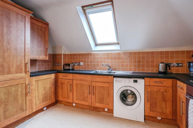 Flat 5, Holly Court, Station Road, FERNDOWN photo 4