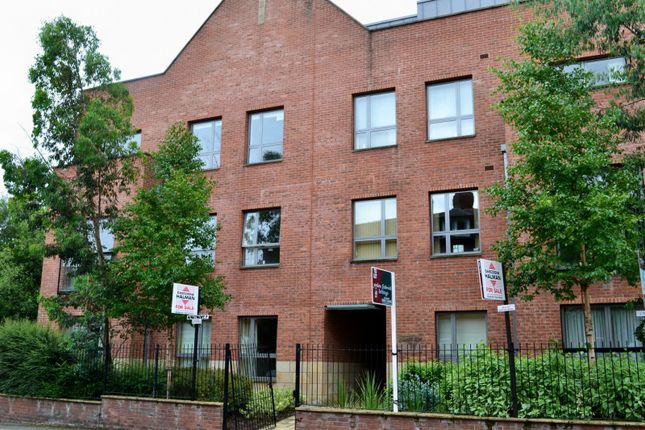 Flat to rent in Bank Place, Green Lane, Wilmslow