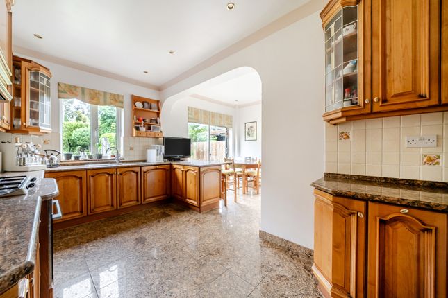 23, Hill Crescent, Totteridge photo 4