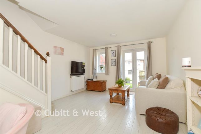 14, Garland Close, Petworth photo 4