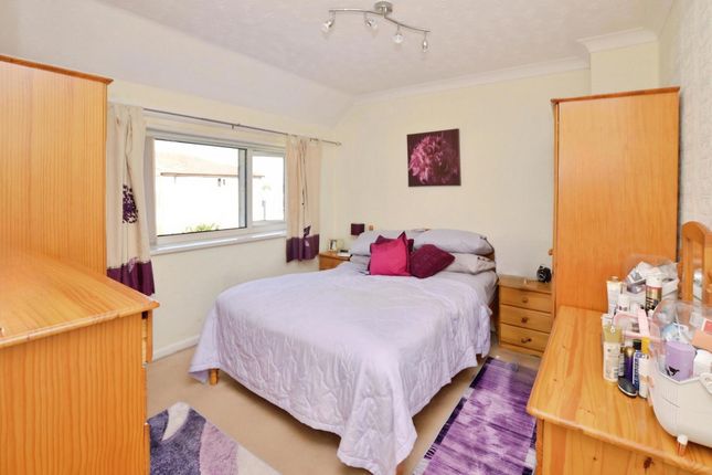 47, Dart Avenue, Devon photo 4