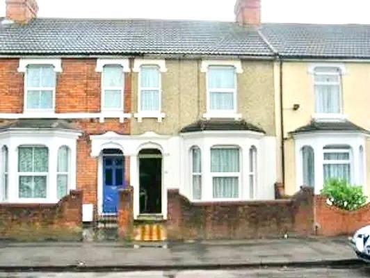 Thumbnail Terraced house to rent in Station Road, Swindon