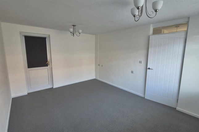 18, Newteswell Drive, Waltham Abbey photo 2