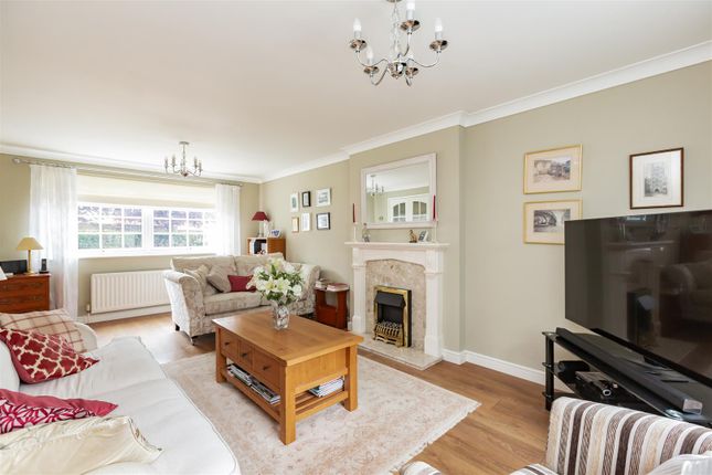 76, Seven Acres, New Ash Green photo 3
