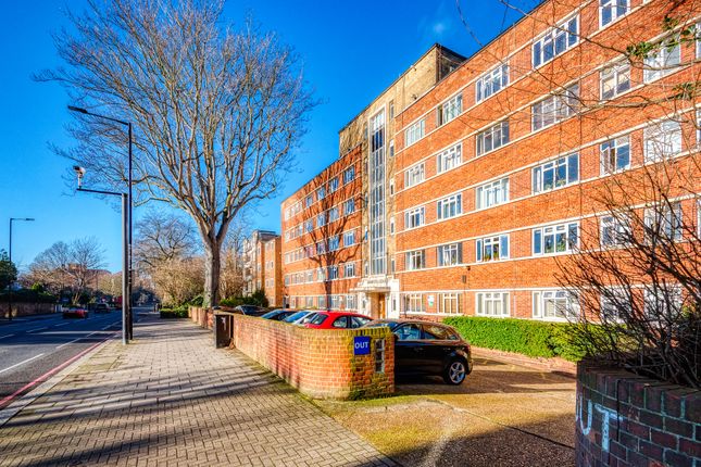 Flat to rent in Harwood Court, London
