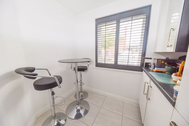 3, Cumberland Way, Waterlooville photo 4