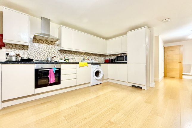 Flat 803, Charter House 450, High Road, Ilford photo 4