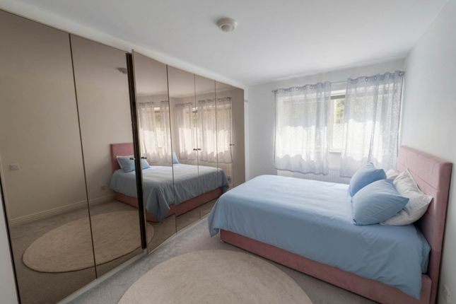 Sherland Court, Off The Dell, Radlett photo 4