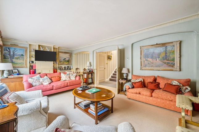 18, Eaton Mews South, London photo 4