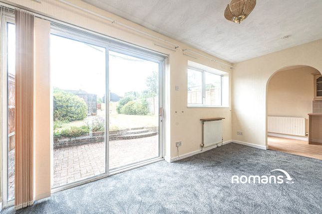 6, Redhatch Drive, Reading photo 4