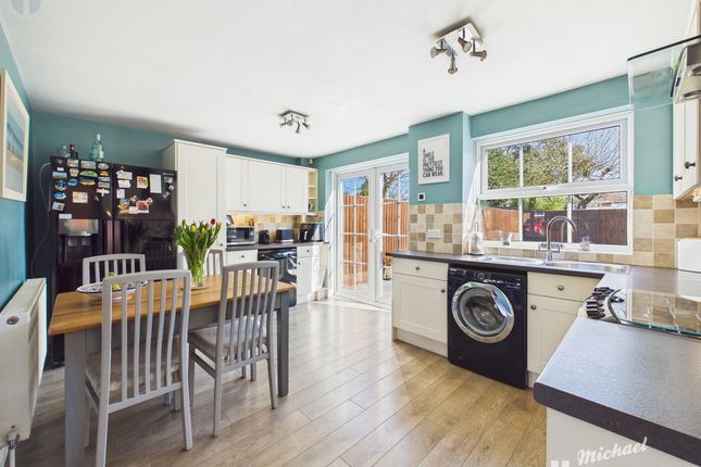 11 Patrick Way, Aylesbury photo 3