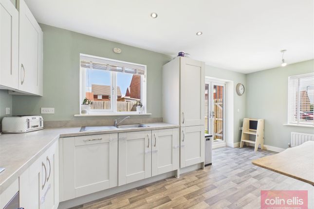 30, Farrier Way, Scarborough photo 4