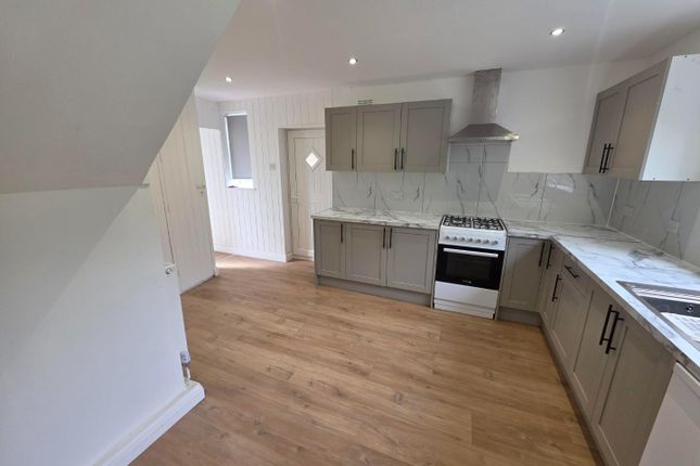 106, Rowrah Crescent, Manchester photo 2