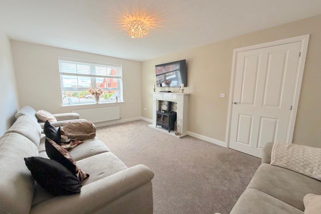 16, Dawes Way, Cannock photo 3